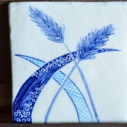 藍の和タイル(ねこじゃらし)　手描き　オリジナル絵付け 1枚目の画像