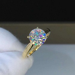 【newデザイン】輝く　モアサナイト  ダイヤ　リング　K18YGダイヤモンド