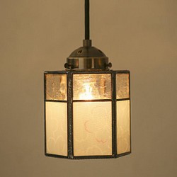 ウェリントンの職人によるハンドメイド作品 TOMOすてんど　P-35　照明　ランプ　ライト　ペンダントランプ　ステンドグ 1枚目の画像