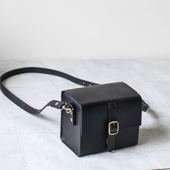 Classy Hand Stitched Black Leather Camera Case 1枚目の画像