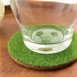 【にしかわ様　卒団記念専用】10個以上　芝生のコースター付　サッカーボールのグラス 1枚目の画像