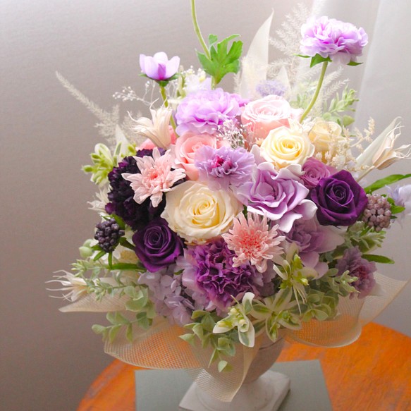 【プリザーブド＆アーティフィシャルフラワー】優しい紫色アレンジメント お祝いギフト 喜寿 供花《受注製作》27×40㎝ 1枚目の画像