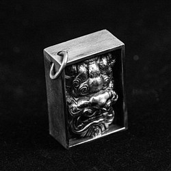925 スターリング シルバー ライオン ボックス ネックレス、浮彫りにされたライオンのネックレス、獅子のペンダント 1枚目の画像