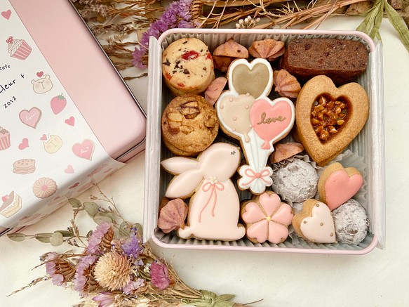（2月10日発送！）バレンタインのクッキー缶♡（うさぎハート） 1枚目の画像