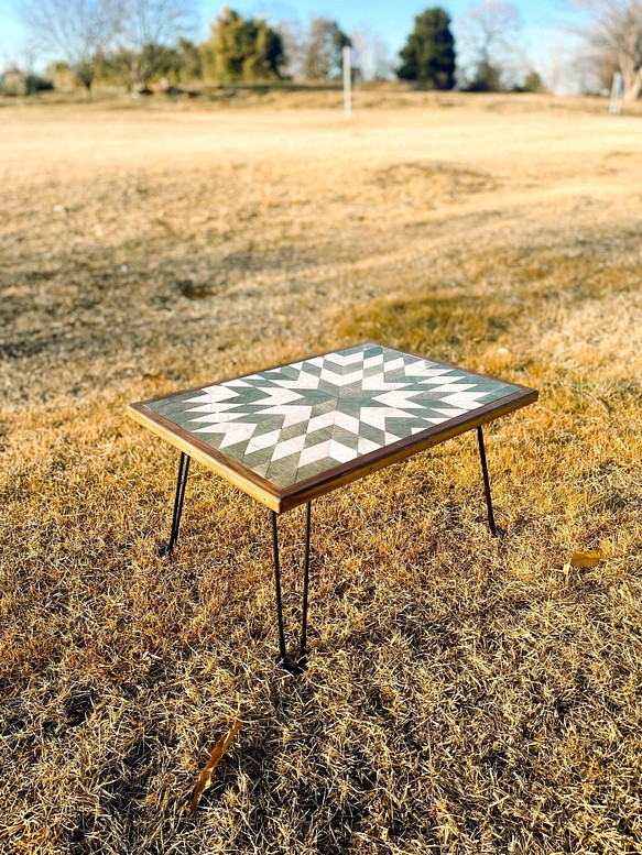 折りたたみ オルテガ柄ローテーブル 1枚目の画像