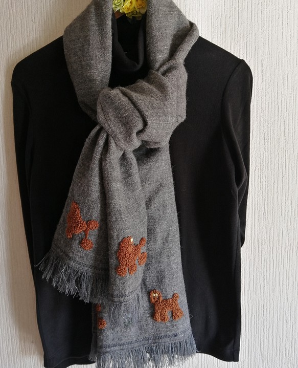 ブラウン系プードル刺繍の秋冬用ストール・リネンウール 1枚目の画像