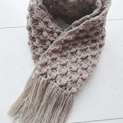 マフラー バタフライ チャコールブラウン フリンジ 模様 編み 手編み 編み物 1枚目の画像