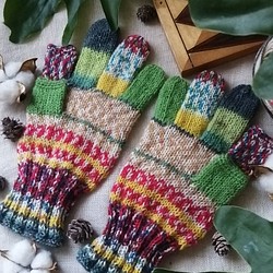 春色手袋〜オパール毛糸のスマホ対応５本指手袋 1枚目の画像