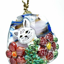 ネコのトンボ玉　ガラスのジュエリー　ペンダントトップ（10569-453）cat beads 作家物一点物 1枚目の画像