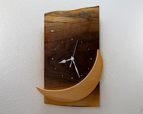 三日月を楽しむ木の掛け時計 掛け時計・置き時計 アトリエ１ 通販