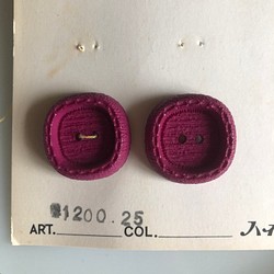 アンティーク ボタン 2個　ビンテージ 昭和 レトロ 個性的 ハンドメイド素材 日本製 ポップ アクセ 紫　ワインレッド 1枚目の画像