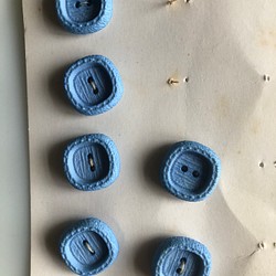 アンティーク ボタン 6個　ビンテージ 昭和 レトロ 個性的 ハンドメイド素材 日本製 ポップ アクセ 水色　ブルー 1枚目の画像