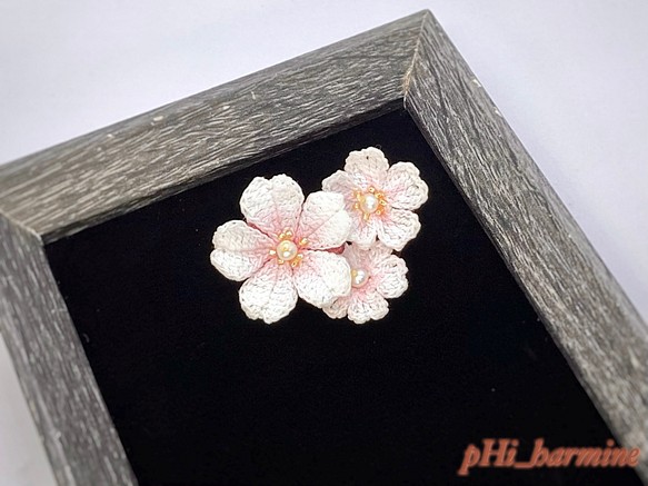 レース編みブローチ　桜/crochet cherry blossoms brooch 1枚目の画像
