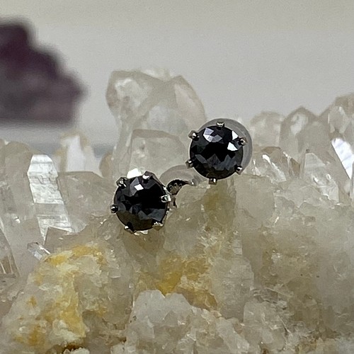 pt900 天然ブラックダイヤモンド 0.7ct プラチナピアス ピアス