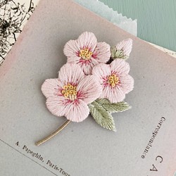 ［期間限定SALE］桜の刺繍ブローチ＊c 1枚目の画像