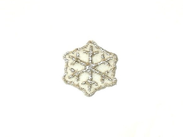 縁取り刺繍雪の結晶六花刺繍ワッペン2.2cm×1.9cm/メタリックシルバー 1枚目の画像