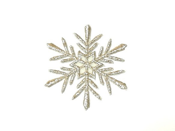 雪の結晶シダ状六花刺繍ワッペン5.3cm×4.5cm/メタリックシルバー2 1枚目の画像