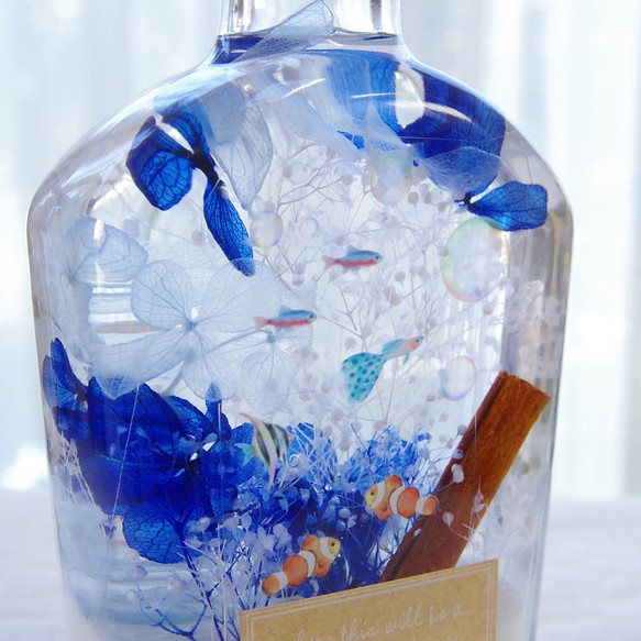 【作りたて！再販】blue drop　深いシャボンの海の底　虹色シャボンとホワイト＆ブルーが神秘的で美しい海のボトル！ 1枚目の画像