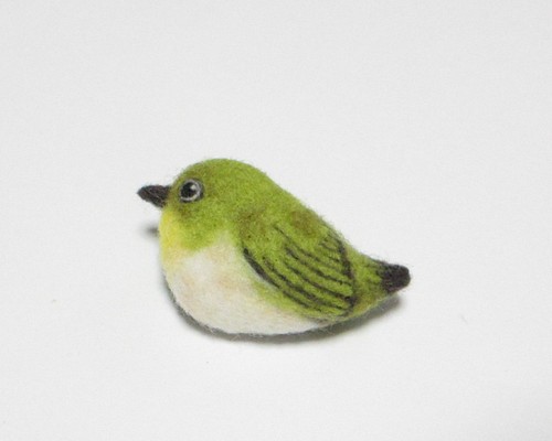 羊毛フェルト めじろ 野鳥 鳥 ブローチ ハンドメイド プチギフト 羊毛