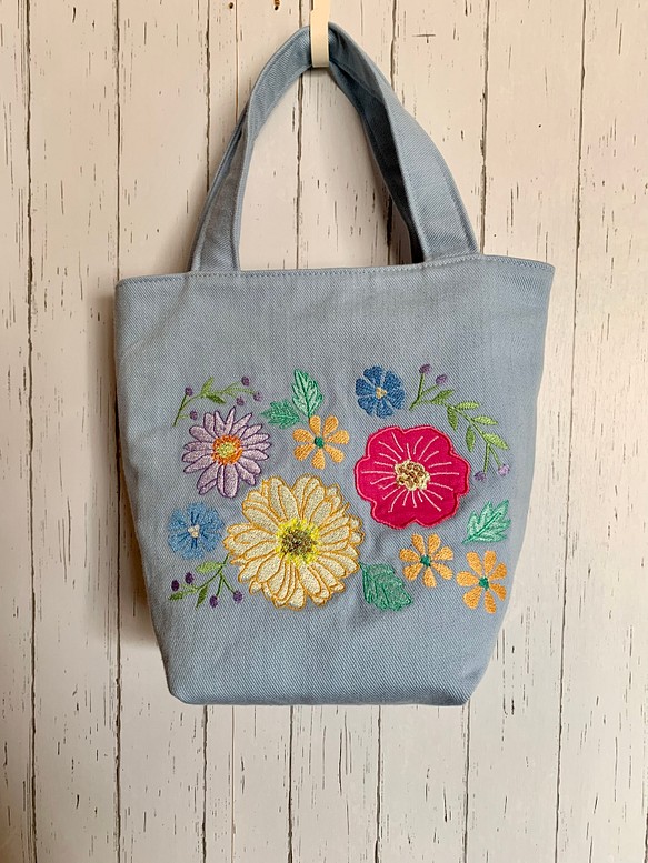 お花刺繍デニムのミニトートバッグ ライトブルー トートバッグ AZmama