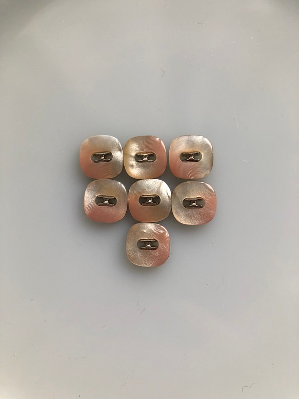 アンティーク ボタン 7個　ビンテージ 昭和 レトロ 個性的 ハンドメイド素材 日本製 ポップ アクセ ピンク 1枚目の画像
