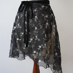 芭蕾裹身裙 [花卉刺繡 x 黑色 44-120] W128embfloblack 第1張的照片