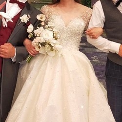 韓国風　ウェディングドレス　大人のウェディング　韓国ウェディングドレス　キラキラ　ウェディングドレス 1枚目の画像
