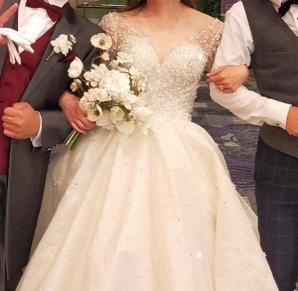韓国風　ウェディングドレス　大人のウェディング　韓国ウェディングドレス　キラキラ　ウェディングドレス 1枚目の画像