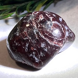 【実りの象徴】ガーネット  原石　タンブル 1枚目の画像