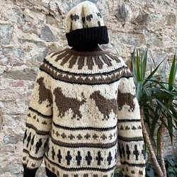ゴールデンレトリバー柄のカウチン風手編みセーター 1枚目の画像