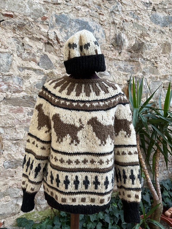 ゴールデンレトリバー柄のカウチン風手編みセーター 1枚目の画像