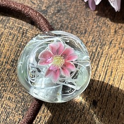 ガラスの ヘアゴム 桜ひとつぶ　クリア 1枚目の画像