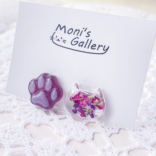 猫と肉球ピアス/イヤリング 葡萄色 ピアス（スタッド・一粒） Moni's