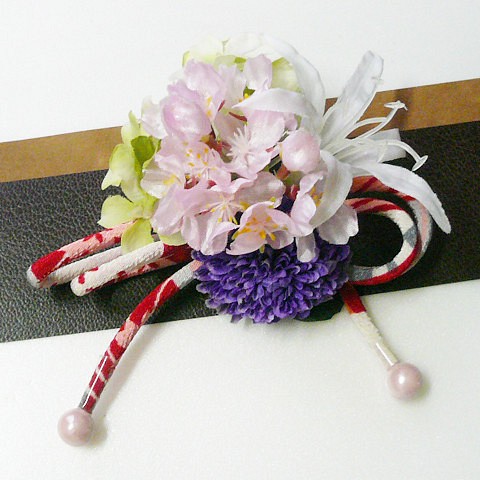 髪飾り 花 桜菊ネリネ 和柄紐付 ピンク 結婚式 成人式 卒業式 振袖 袴 着物 浴衣 1枚目の画像