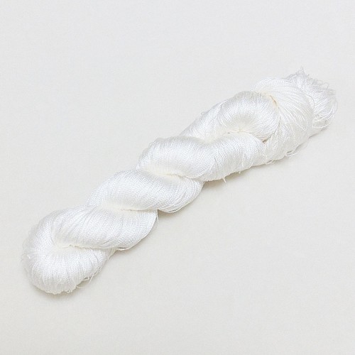 絹糸 極太４０ｇ 「染色前糸」 精練済 シルク100％ かがり糸 刺繍糸 