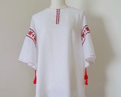 手縫刺繍のウクライナ民族衣装ヴィシヴァンカ ブラウス 