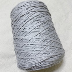 毛糸*素材糸「薄グレー極太糸」 1枚目の画像