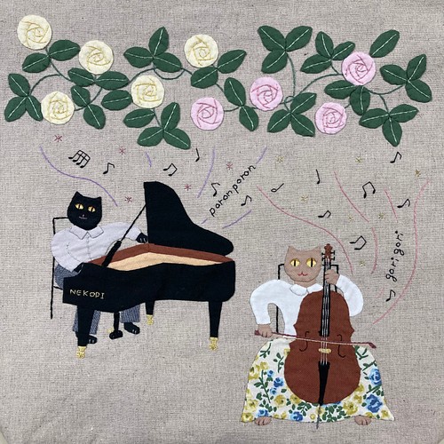 クーポン利用 バラ園の音楽猫 チェロ猫さんとピアノ猫さん アップリケ