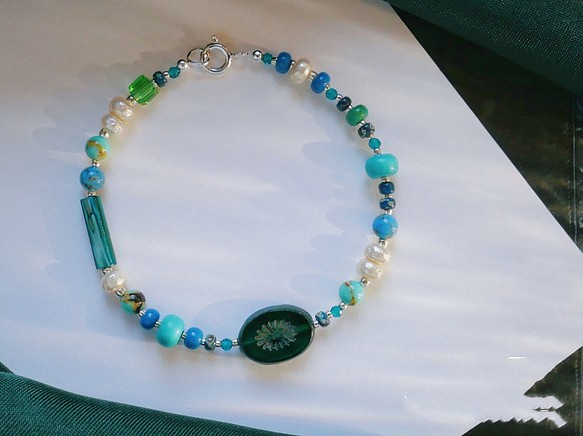 孔雀藍綠色古董珠串珠手鏈 第1張的照片