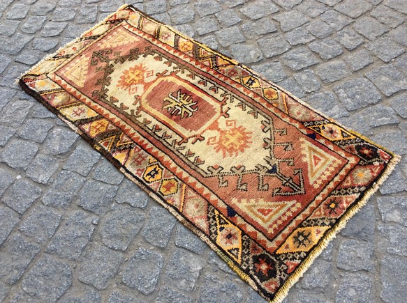 手織りトルコ絨毯 100x51cm ヴィンテージ ラグ 1枚目の画像