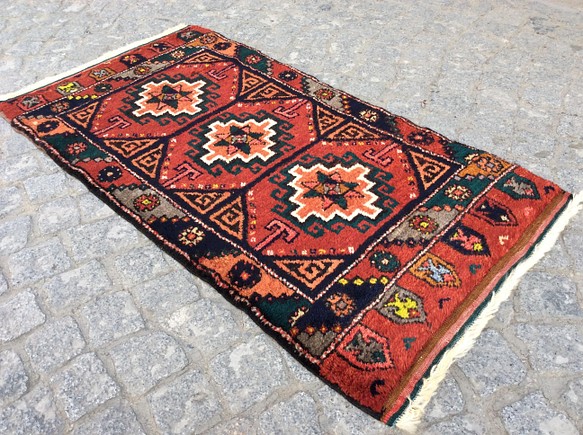 手織りトルコ絨毯 111x57cm アンティーク ラグ 1枚目の画像