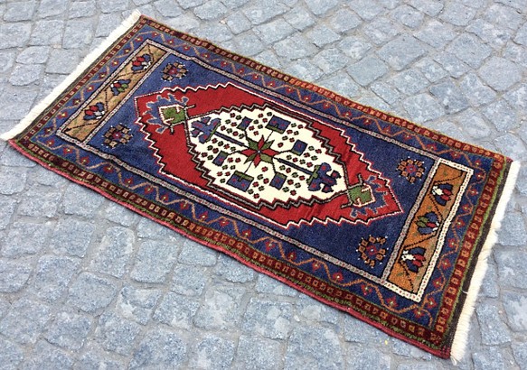 手織りトルコ絨毯 109x53cm ヴィンテージ ラグ 1枚目の画像