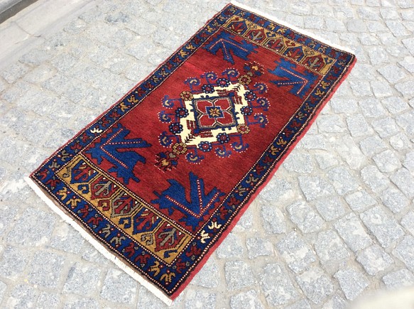 手織りトルコ絨毯 110x59cm ヴィンテージ ラグ 1枚目の画像