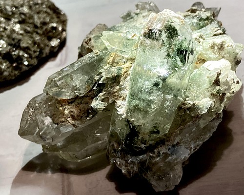 希少˚✧₊⁎レインボー マニハール 水晶 クリスタル ラフストーン 天然石