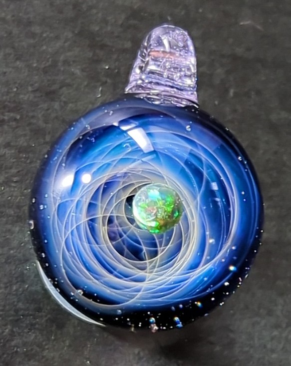 ☆送料無料、一点もの☆ 新世界の宇宙 ca-3 ブラックオパール ガラス ネックレス 1枚目の画像