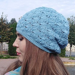 Crocheted beanie hat for women 1枚目の画像