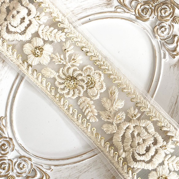 [ 117 ] インド刺繍 リボン 白 ホワイト 花柄 バラ 幅:5.5cm