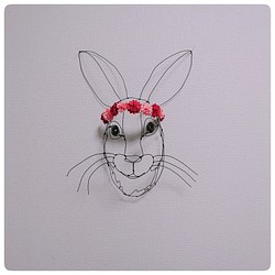 ワイヤーアート　花冠をつけたウサギさん 1枚目の画像