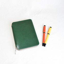 深緑のヌメ革の手帳（A6）・文庫本カバー 1枚目の画像