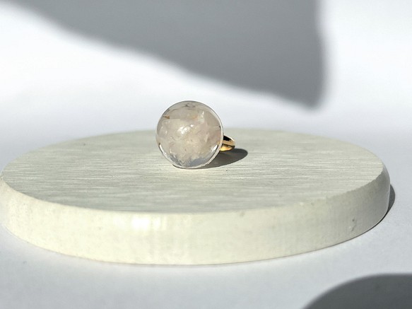 ローズクォーツの指輪 / レジン / 天然石 1枚目の画像